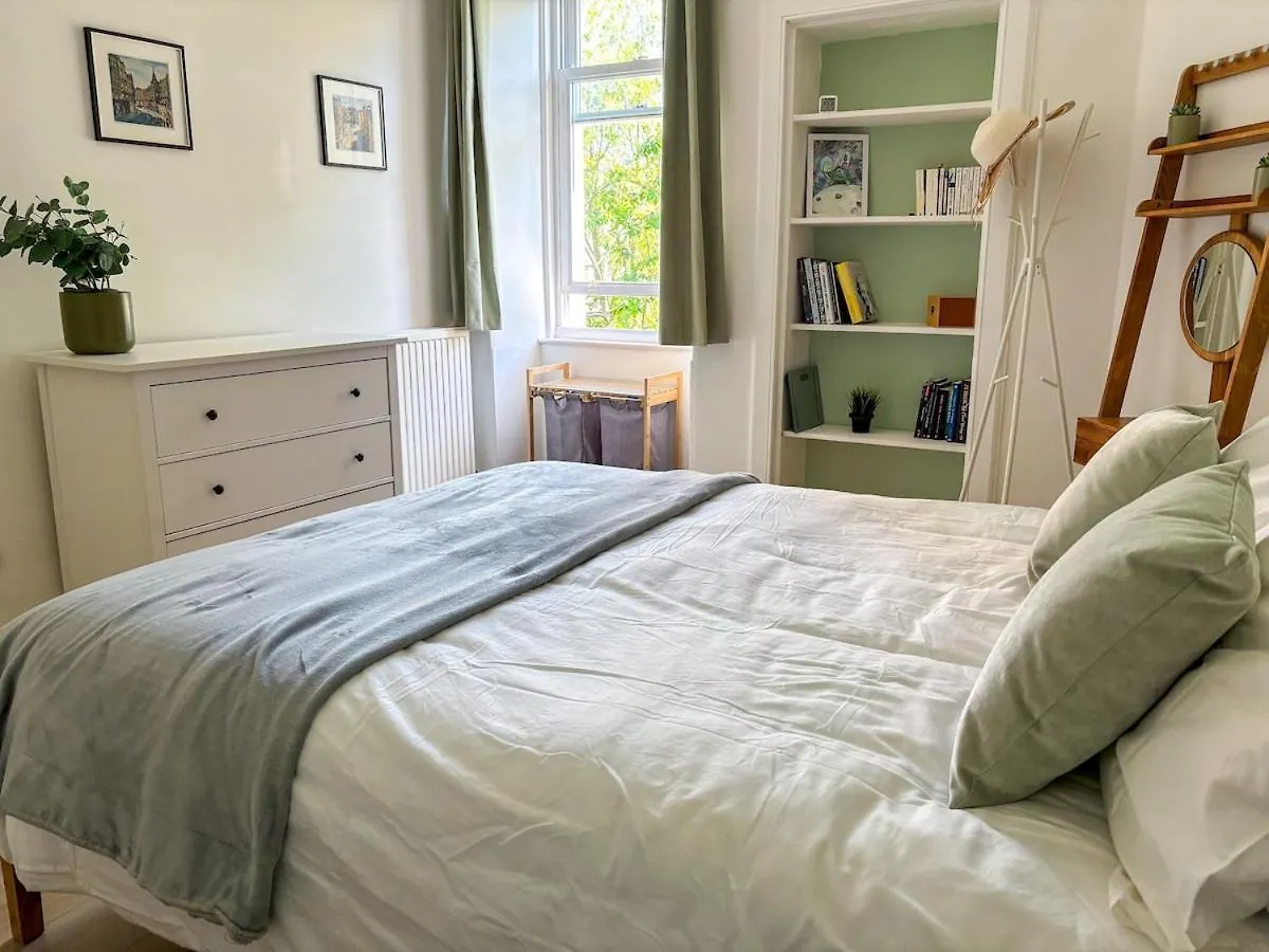 Sunny Scandi Edinburgh Retreat 1Br, Close To Murrayfield And Convenient Transportation To City Centre Appartamento